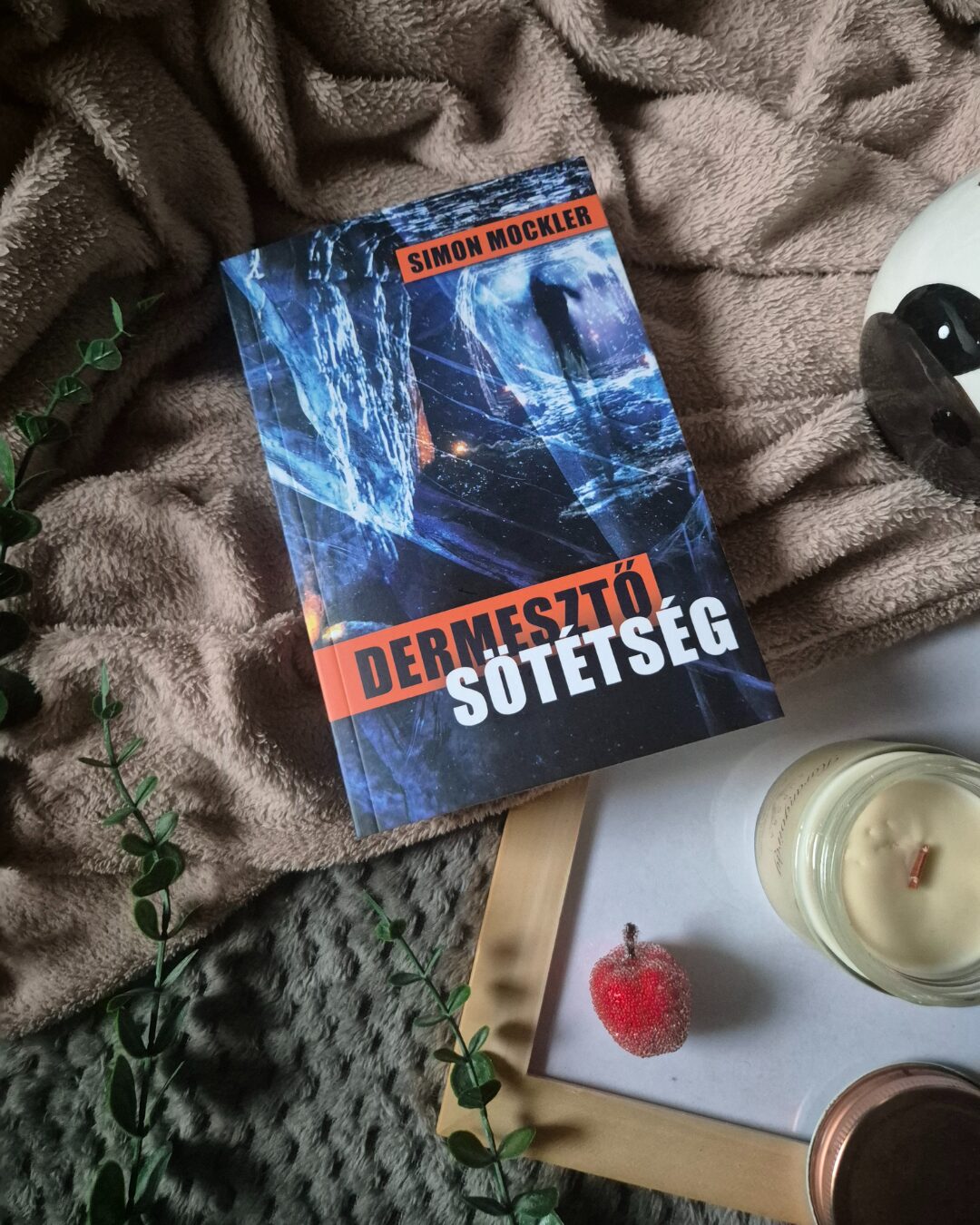 Simon Mockler – Dermesztő sötétség 1 Simon Mockler – Dermesztő sötétség – dermeszto sotettseg